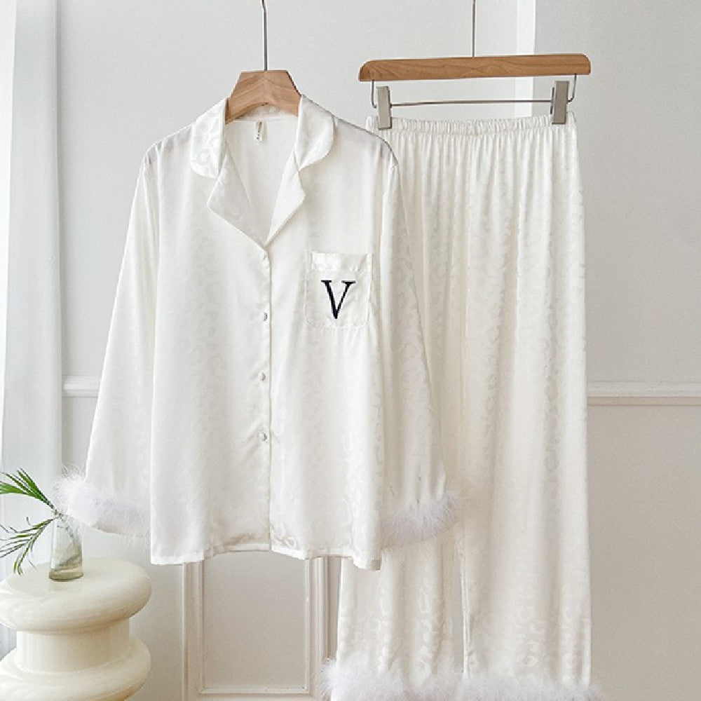 Feather Model Loose Pajamas