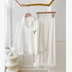 Feather Model Loose Pajamas